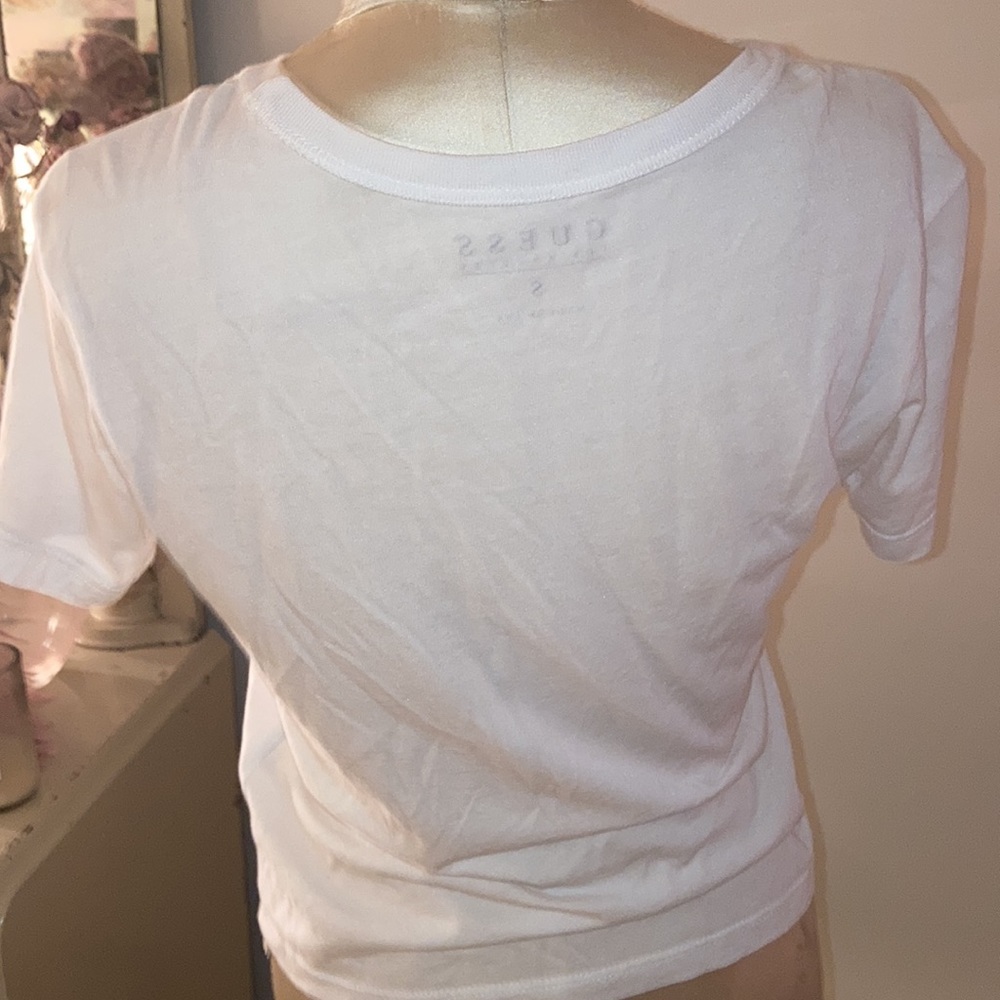 GUESS Tshirt - Picture 2 of 3